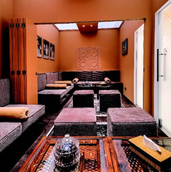 Airbus in Abu Dhabi: One of two lounges featured Arabian-style furniture, colours, images and ornaments. (Photo: Bruns)