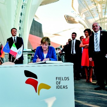 Der Generalkommissar des Deutschen Pavillons, Dietmar Schmitz (r.) freute sich über den Besuch von Angela Merkel. (Photo: Deutscher Pavillon)