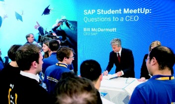 SAP-Auftritt auf der CeBIT mit CEO Bill McDermott. (Photo: SAP SE / Wolfram Scheible)