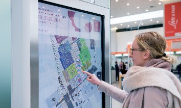 Messe Düsseldorf: A well-functioning, self-explanatory visitor information system like d:vis makes life easier for info staff. (Photo: Messe Düsseldorf)