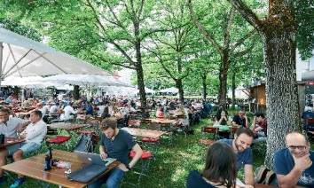 Visitors to Messe München can linger in the spacious beer gardens at the heart of the exhibition centre. (Photo: Messe München)
