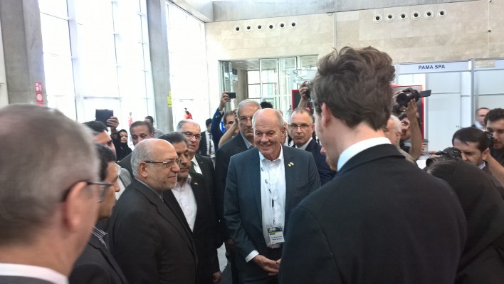 Der Stuttgarter Messechef Ulrich Kromer bei der Eröffnung der AMB Iran (Foto: Messe Stuttgart).