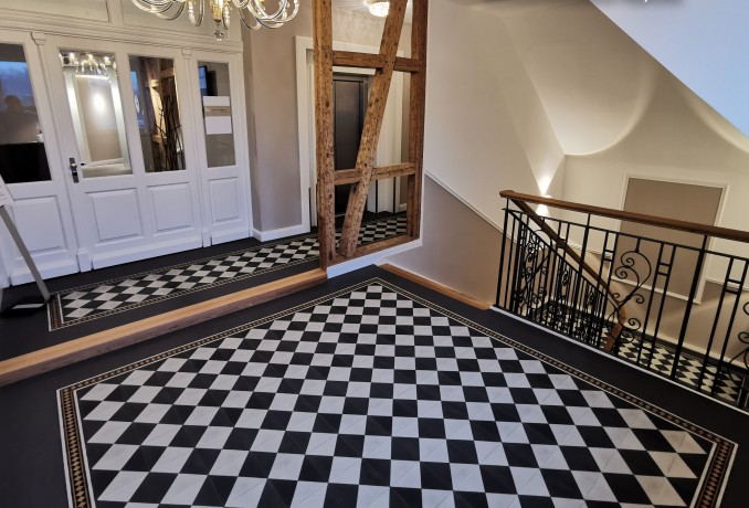 Fotoboden: Treppenhaus mit exklusivem Zementfliesen-Design