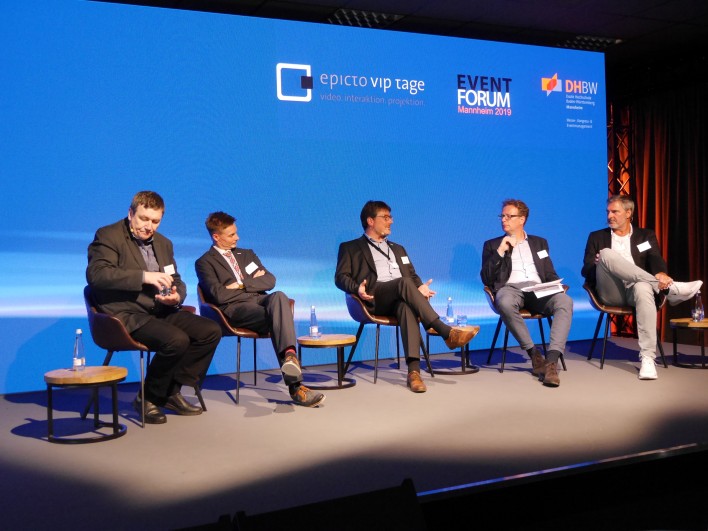 Diskussionsteilnehmer (v.r.): Uli Roth,  Carsten Schröer, Robert Sarga, Bastian Fiedler und Wolfgang Altenstrasser.   