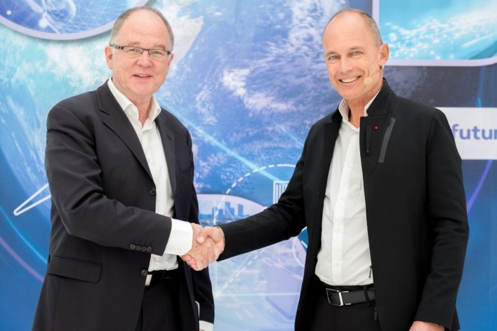 Triad Berlin-Chef Lutz Engelke und Solarflug-Pionier Bertrand Piccard. 